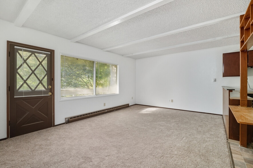 More Photos Of 21833 7th Ave S, Des Moines Apartments For Sale