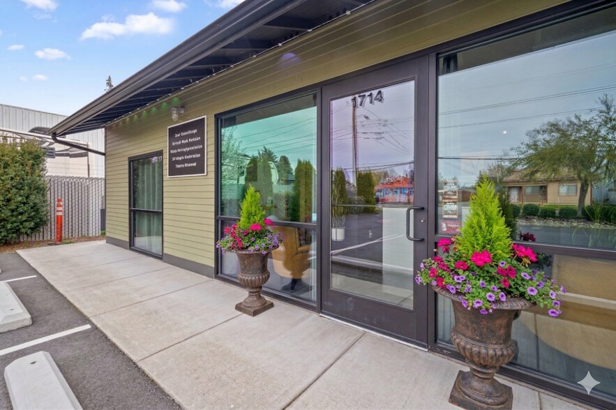 More Photos Of 1714 S 2nd St, Mount Vernon Office For Lease