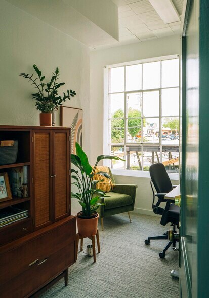 More Photos Of 215 Church St, Decatur Loft Creative Space For Lease