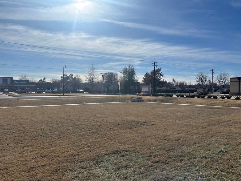 More Photos Of 6029 NW 23rd St, Oklahoma City Storefront Retail Office For Lease