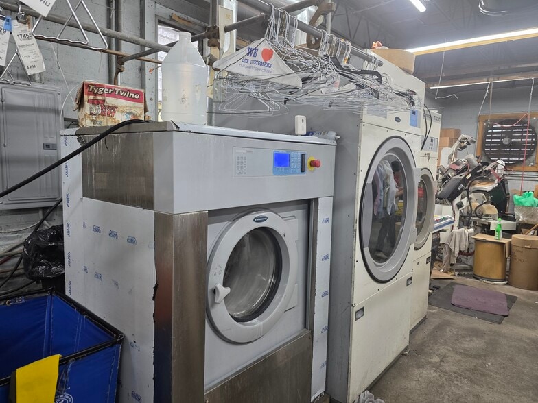 More Photos Of 664 Bergen Ave, Jersey City Storefront Retail Residential For Sale