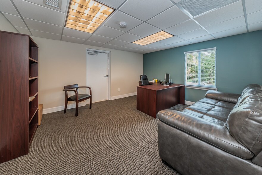 More Photos Of 1663 1st Ave S, Saint Petersburg Office Residential For Lease