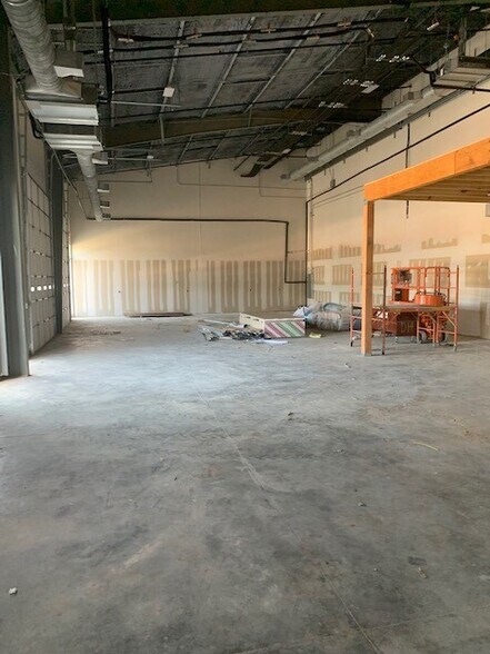 More Photos Of 1741 N Highway 377, Roanoke Showroom For Lease