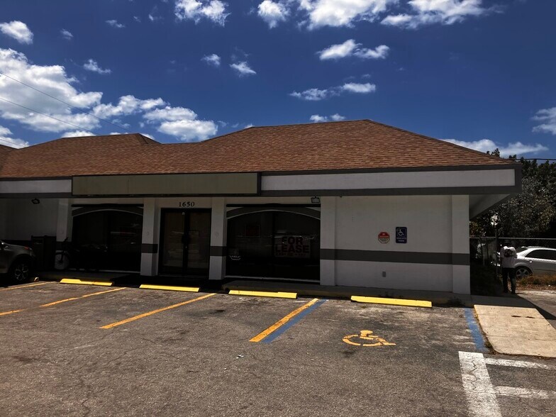 More Photos Of 1650 Airport Rd S, Naples Freestanding For Lease