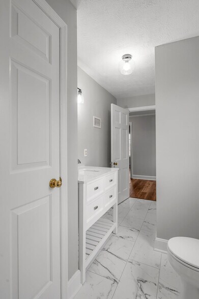 More Photos Of 454 Big Hill Ave, Richmond Office Residential For Sale