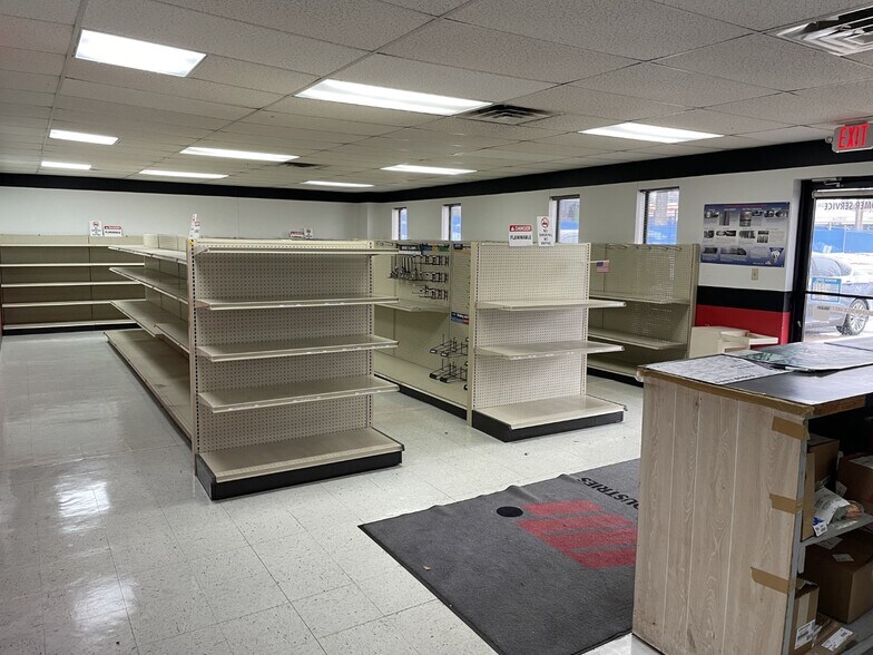 More Photos Of 5312 W 65th St, Little Rock Light Distribution For Lease