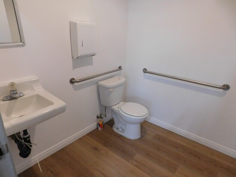 More Photos Of 3480 S Broadway, Los Angeles Warehouse For Sale