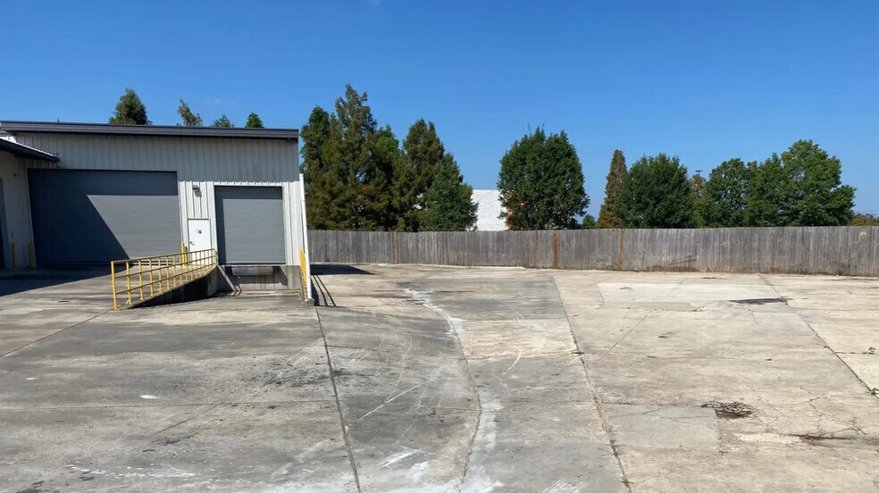 More Photos Of 37294 Commerce Ln, Prairieville Manufacturing For Lease