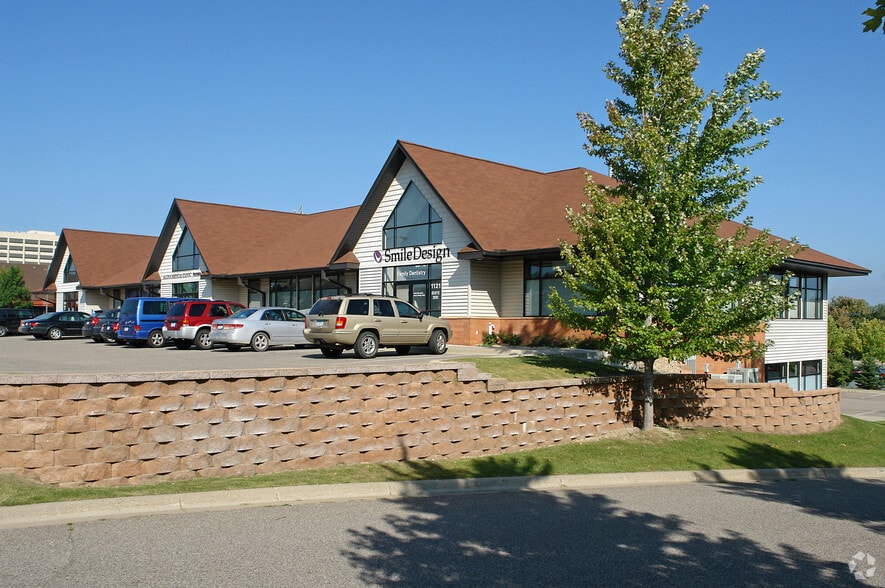 Primary Photo Of 1121 Town Centre Dr, Eagan Office For Lease