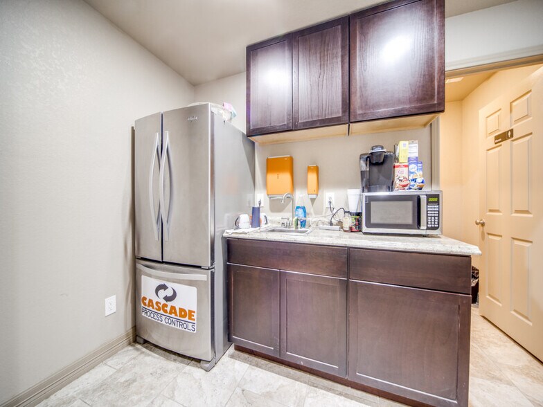 More Photos Of 5367 State Highway 97 E, Floresville Truck Terminal For Sale