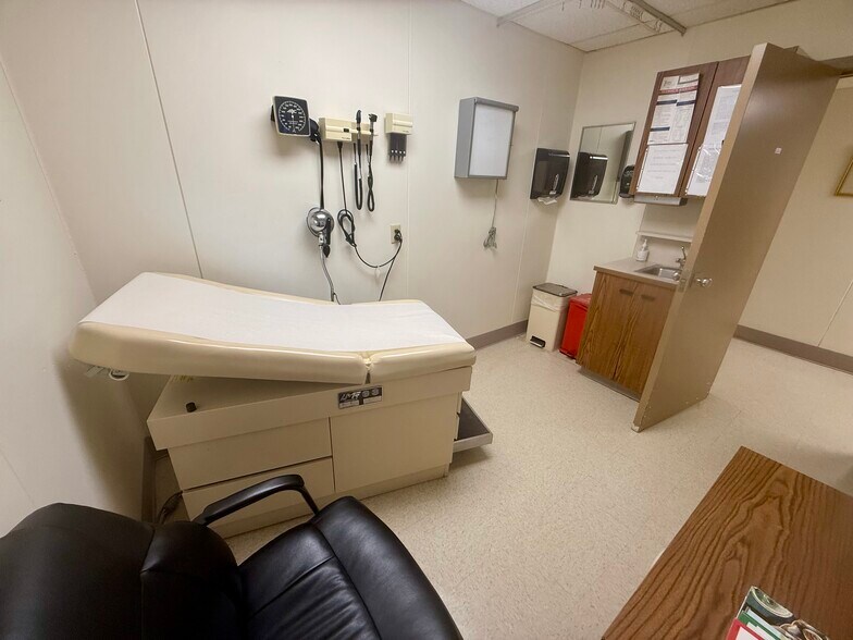 More Photos Of 1814 Hospital Dr, Jackson Healthcare For Sale