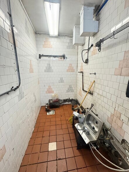 More Photos Of 650 Tenth Ave, New York Apartments For Lease