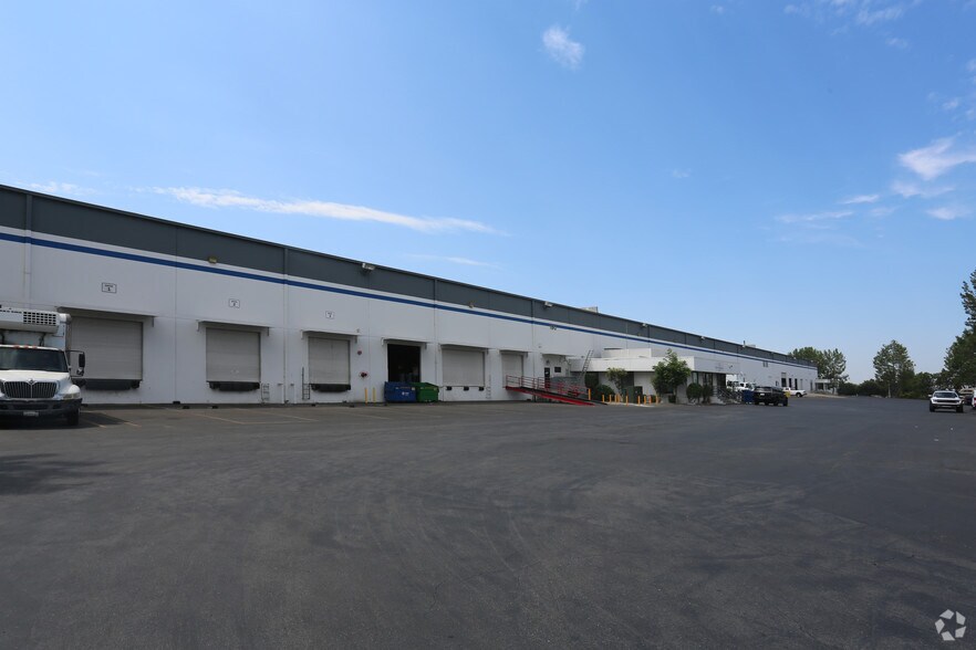 More Photos Of 190 W Crowther Ave, Placentia Warehouse For Lease