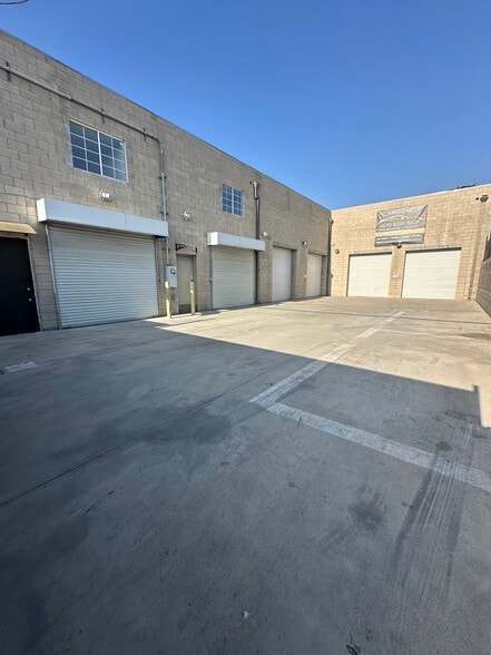 More Photos Of 10066 San Fernando Rd, Pacoima Specialty For Lease