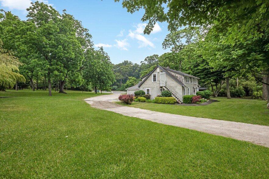 More Photos Of 645 Middle Country Rd, Middle Island Office For Sale