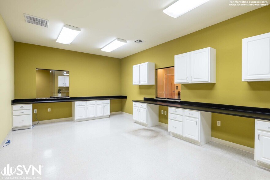 More Photos Of 1360 W 5th St, London Medical For Lease