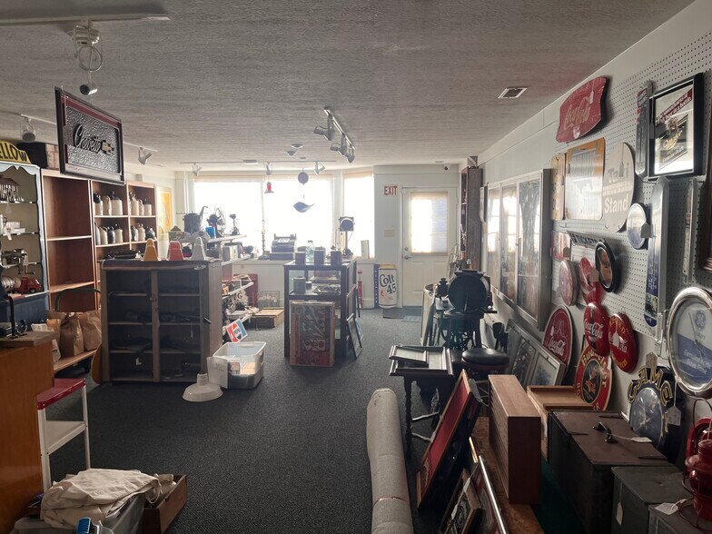 More Photos Of 207-209 N Sale St, Ellettsville Storefront For Sale