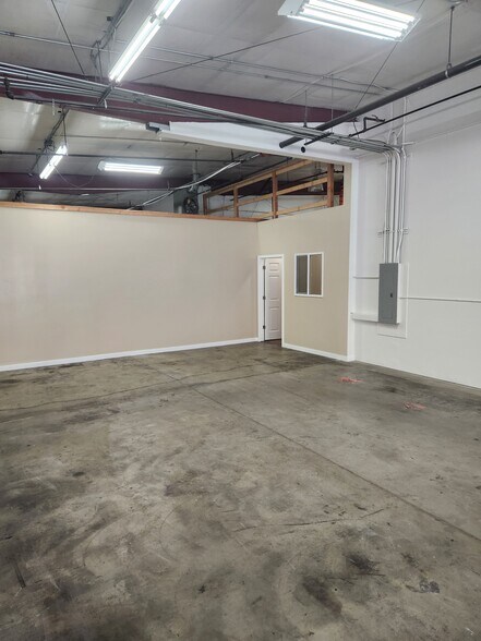 More Photos Of 11811 Upham St, Broomfield Warehouse For Lease