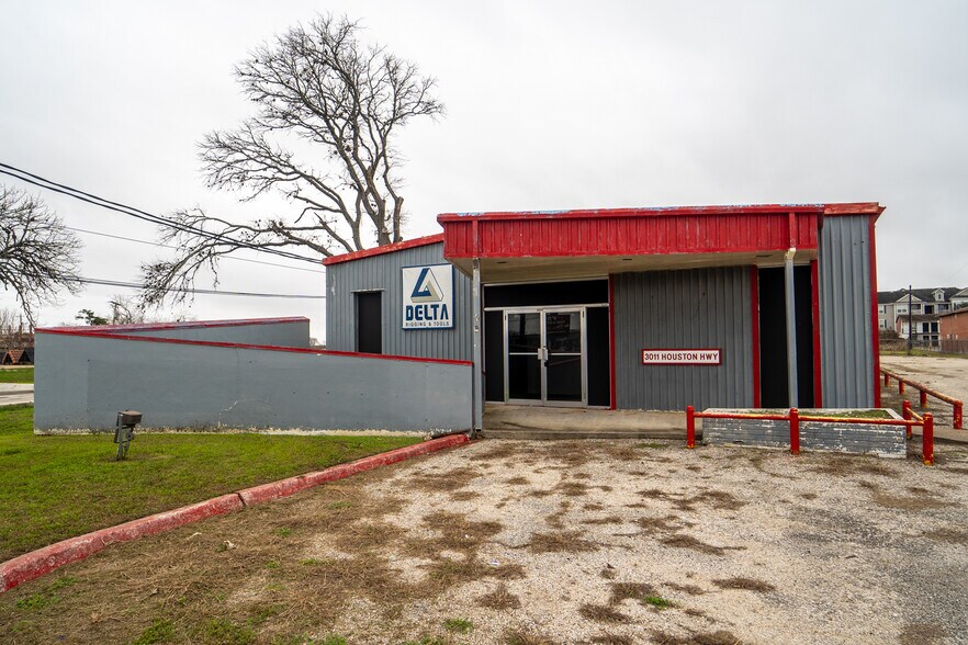 More Photos Of 3011 Houston Hwy, Victoria Warehouse For Lease
