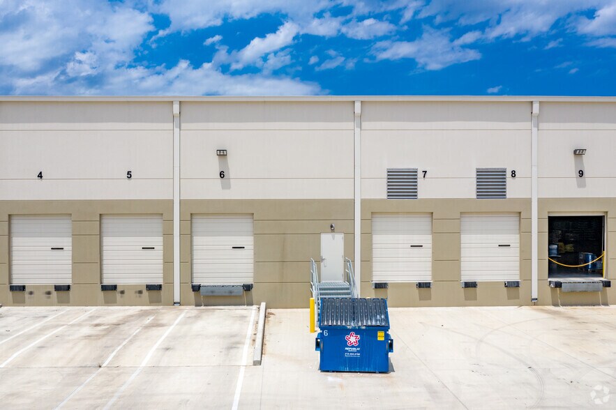 More Photos Of 17750 Lookout Rd, Schertz Unknown For Lease