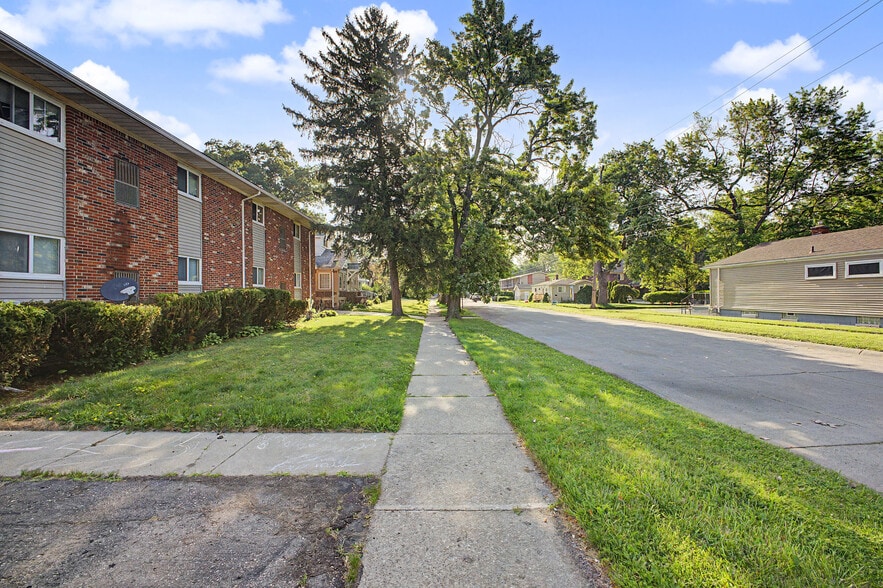 More Photos Of 1870 Saint Johns Blvd, Lincoln Park Apartments For Sale