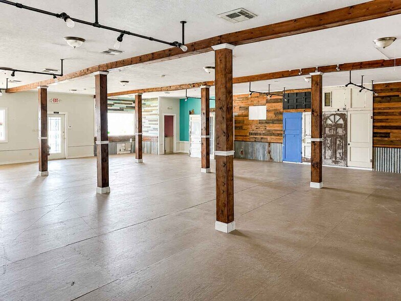 More Photos Of 1255 W Highway 6, Alvin Freestanding For Sale