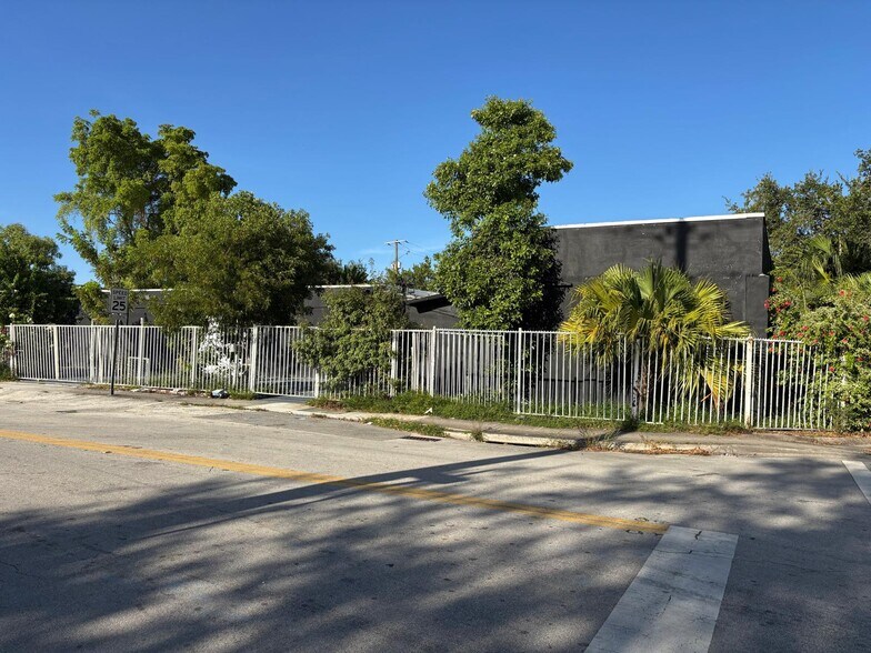 More Photos Of 1085 NW 62nd St, Miami Showroom For Sale