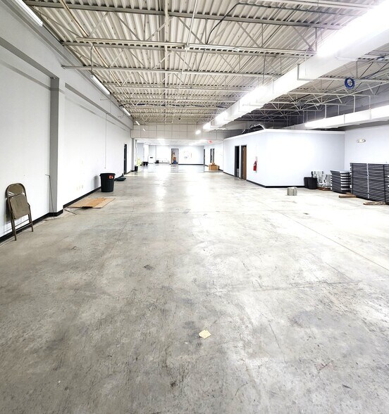 More Photos Of 2725 Tracy Rd, Northwood Light Manufacturing For Lease