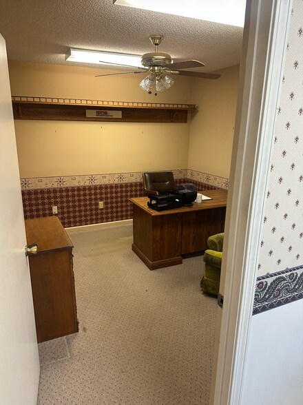 More Photos Of 1801 Hulman St, Terre Haute Industrial For Sale