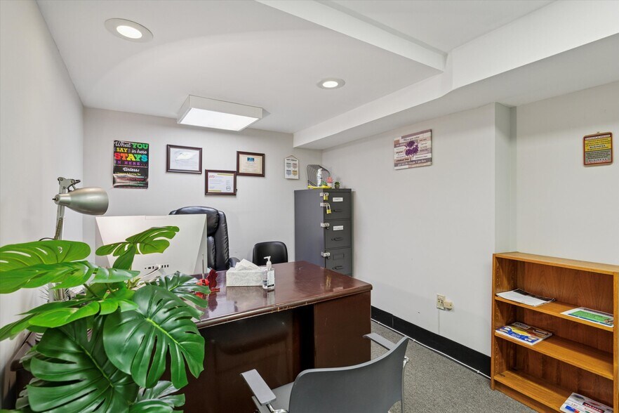 More Photos Of 119 S Easton Rd, Glenside Office For Sale
