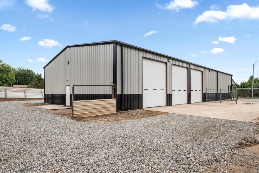 More Photos Of 7725 NE 23rd St, Oklahoma City Warehouse For Lease