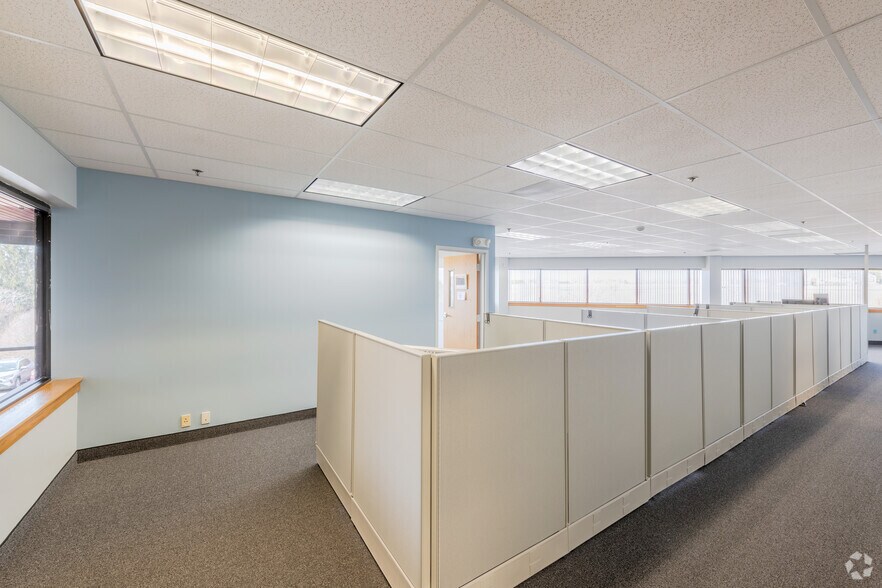 More Photos Of 2 Corporate Pl, Middletown Office For Lease
