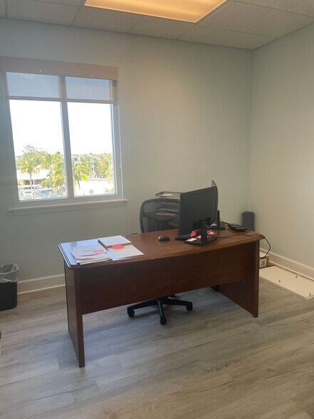 More Photos Of 100 SW Albany Ave, Stuart Office Residential For Lease
