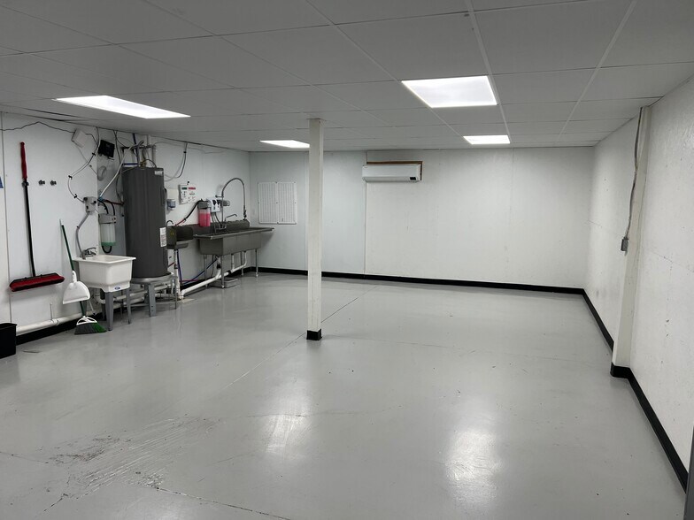 More Photos Of 15148 S 33rd West Ave, Glenpool Manufacturing For Lease