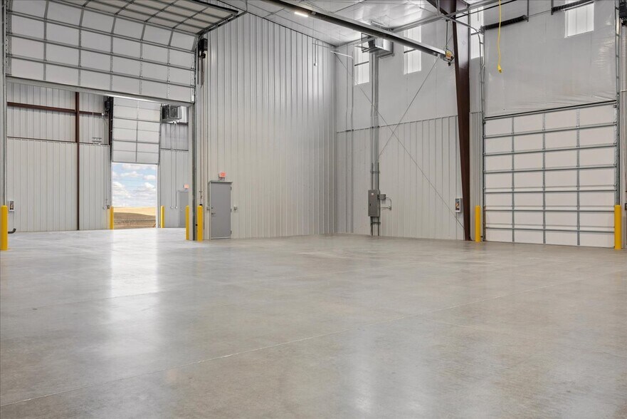 More Photos Of Mckinney Drive, Cheyenne Manufacturing For Lease