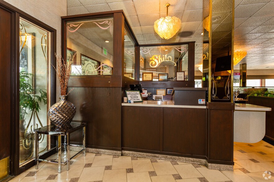 More Photos Of 11707 NE Airport Way, Portland Hotel For Lease
