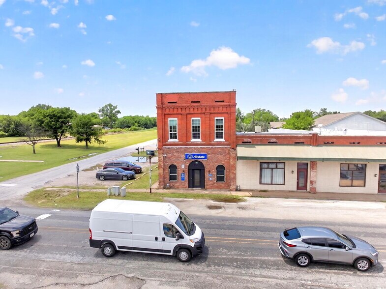 More Photos Of 201 N Bois D Arc St, Forney Storefront For Sale