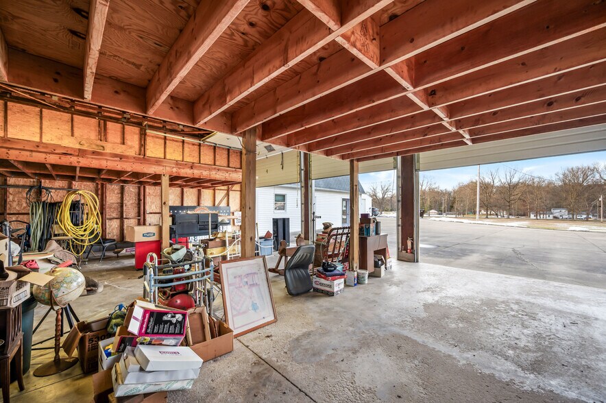 More Photos Of 4085 / 4086 State Route 422, Southington Showroom For Sale