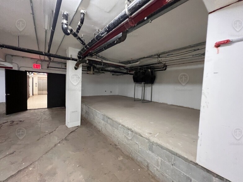More Photos Of 601 Eighth Ave, New York Storefront For Lease