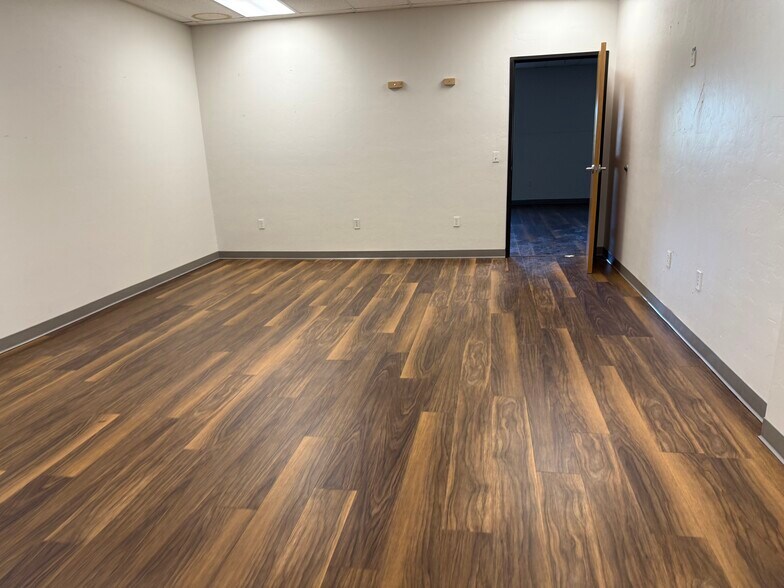 More Photos Of 3594 E Lincoln St, Tucson Truck Terminal For Lease