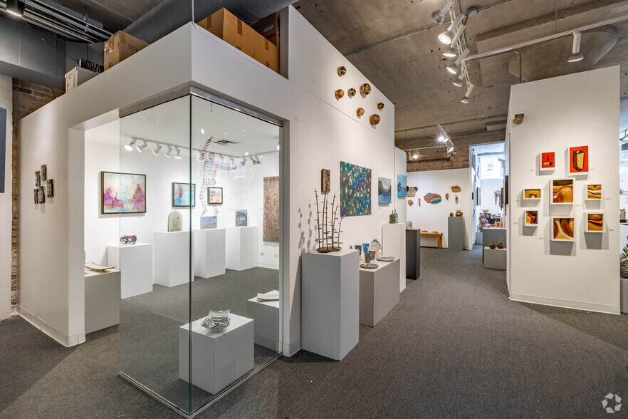 More Photos Of 230 W Superior St, Chicago Office For Lease