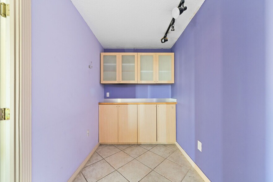 More Photos Of 430 S Dixie Hwy, Miami Office For Lease