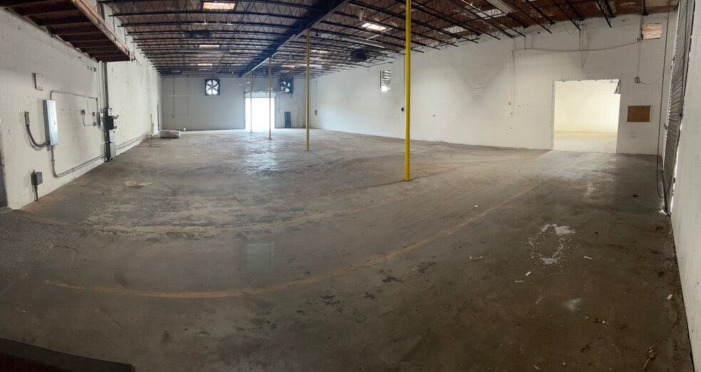 More Photos Of 4504 E Hillsborough Ave, Tampa Showroom For Lease