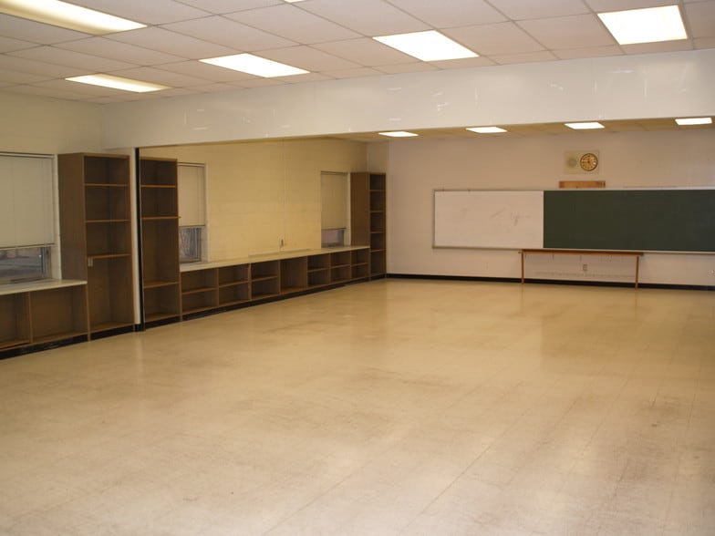More Photos Of 1901 Mascoutah Ave, Belleville Schools For Sale