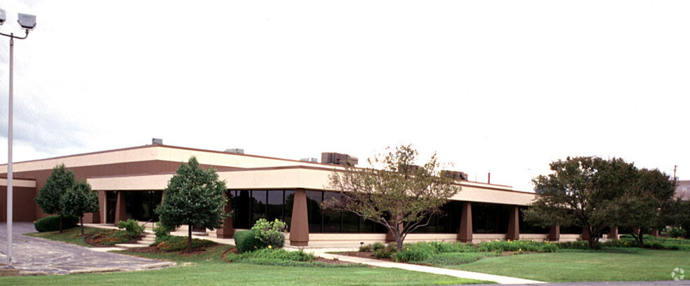 Primary Photo Of 3200 Squibb Dr, Rolling Meadows Manufacturing For Lease