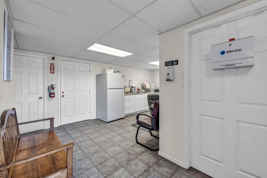 More Photos Of 2 Newcombe Ave, Yerington Office For Sale