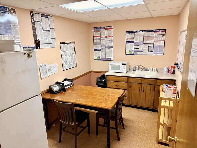 More Photos Of 5696 Highway 8, Rhinelander Flex For Sale