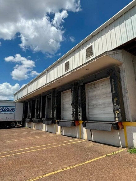More Photos Of 14419 Industry Ave, Laredo Warehouse For Lease