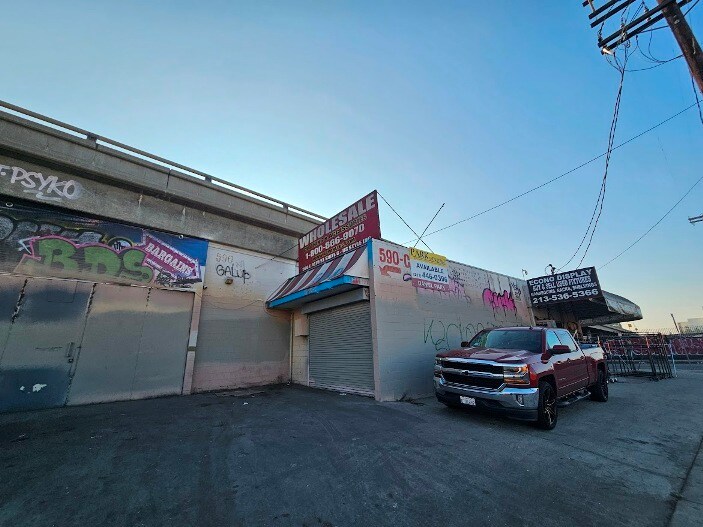 More Photos Of 590 E 16th St, Los Angeles Manufacturing For Lease