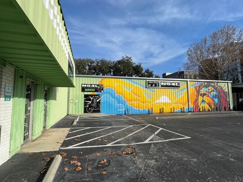 More Photos Of 633 NW 13th St, Gainesville General Retail For Sale